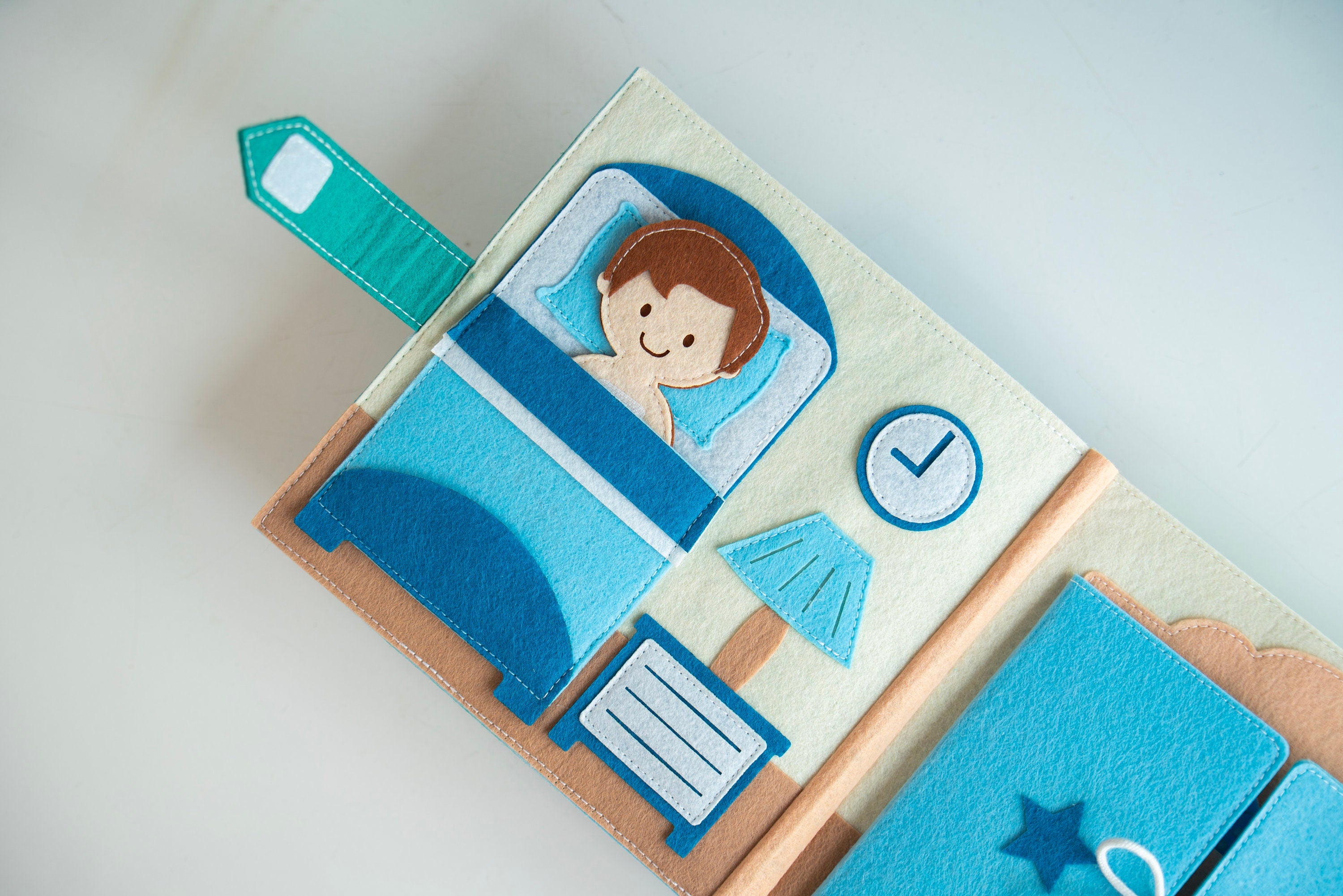 Personalized activity Book for Kids, Felt House Quiet Book for Boys - Interactive Montessori Toy, Gift For Boys